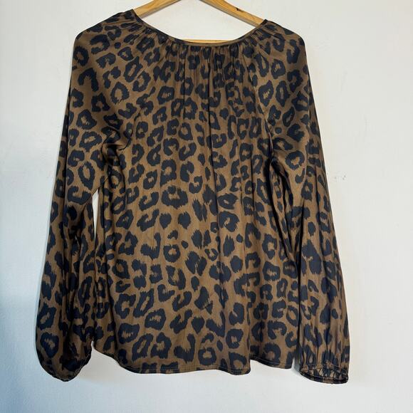 Banana Republic Shirt Womens Small Cheetah Print Satiny VNeck Career Night Out - Picture 2 of 8
